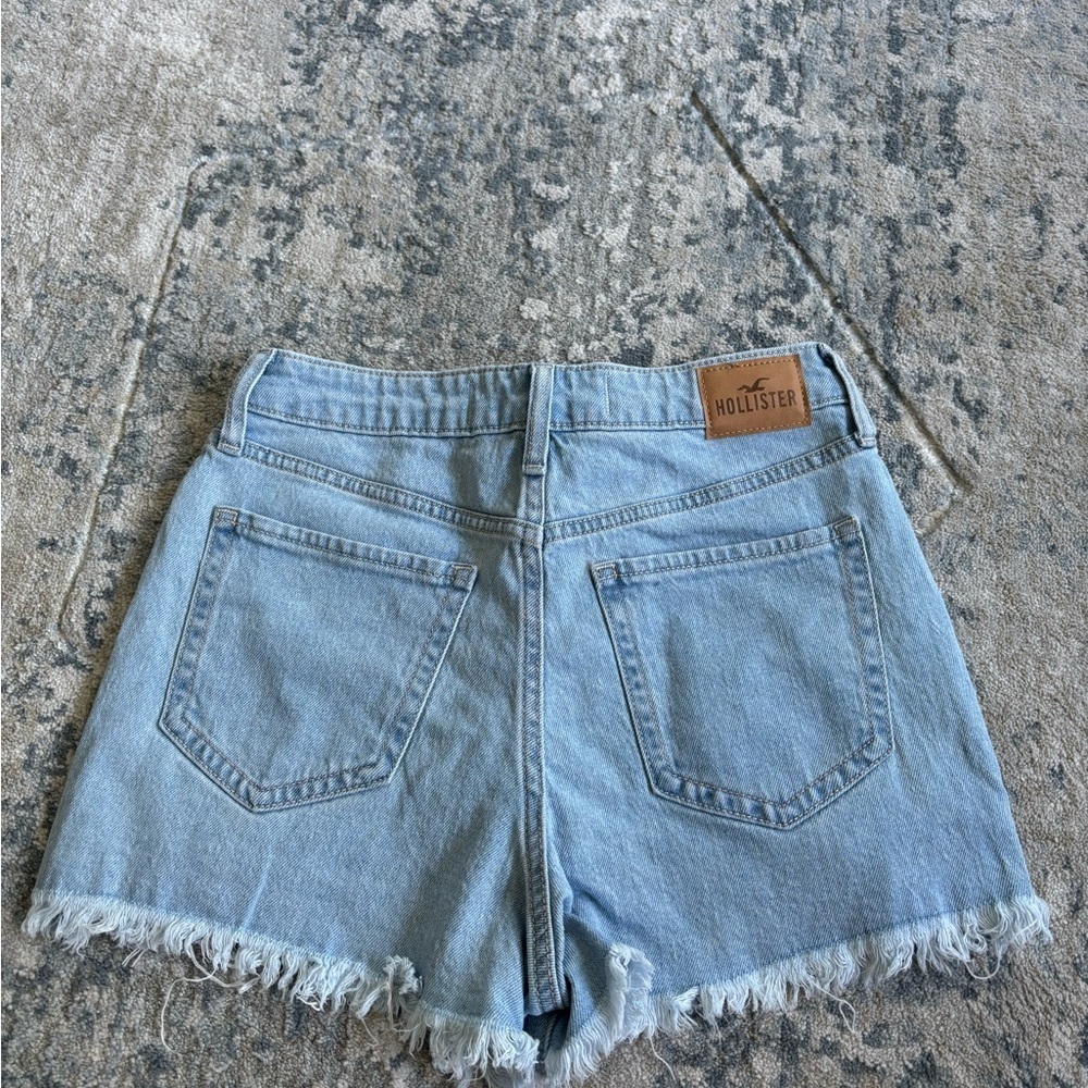 Hollister Ultra High-Rise Mom Jean Shorts - Picture 5 of 6